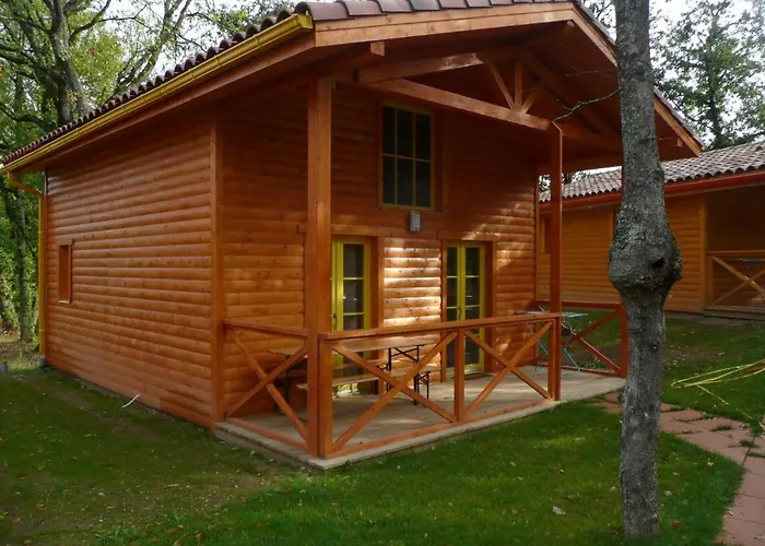 Les Des Palombes بيت للعطل